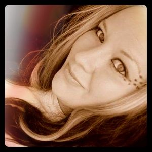 Meet your Posher, Jen & Katalina Rayne